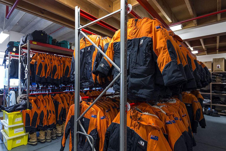 服装仓库如何除湿？仓库抖音成人版下载轻松应对潮湿问题